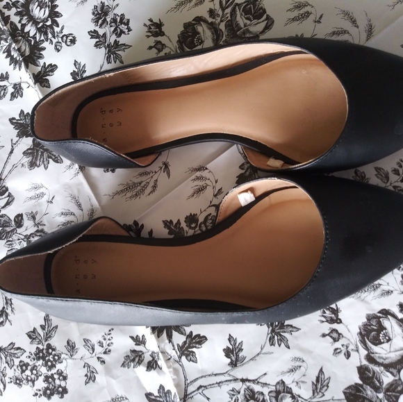 🗣Closet Clean Out🗣 - Picture 2 of 3